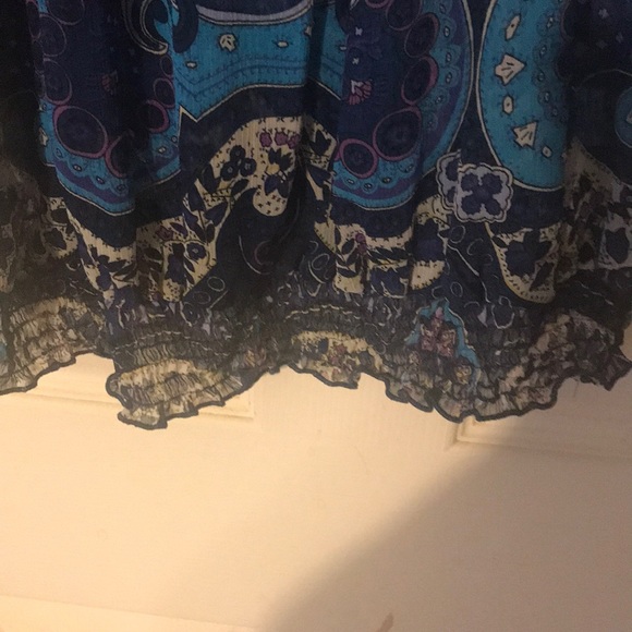 Beautiful blues top - Picture 4 of 5